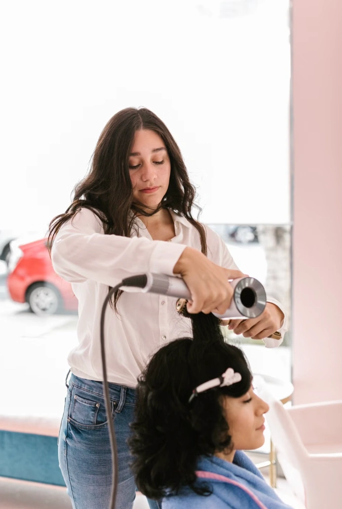 Professional Voluminous Blow Dry Styling
