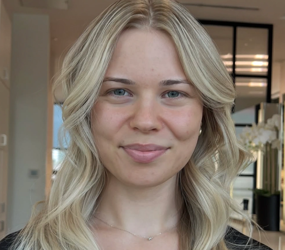 Bond building smoothing treatment for color treated hair