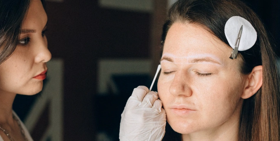 Brow mapping being measured before shaping at the Erothots salon