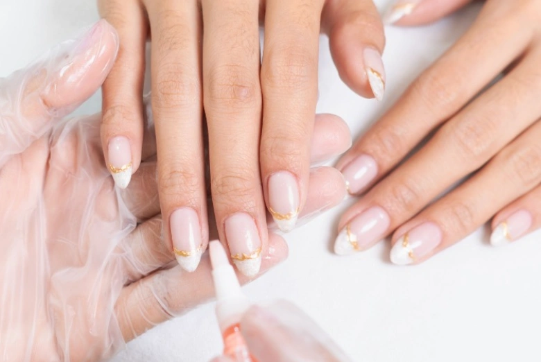 Callus reduction with a foot file after soaking at Erothots