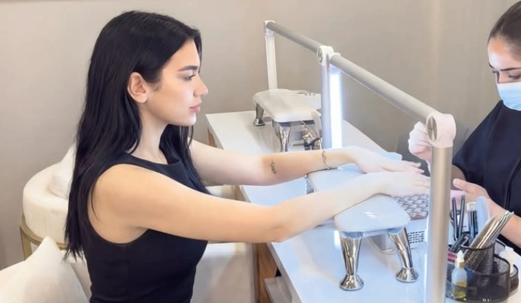 Gel being soaked off with acetone wraps at the Erothots salon