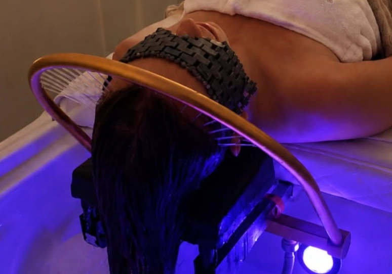 Scalp detox and clarifying treatment at Erothots
