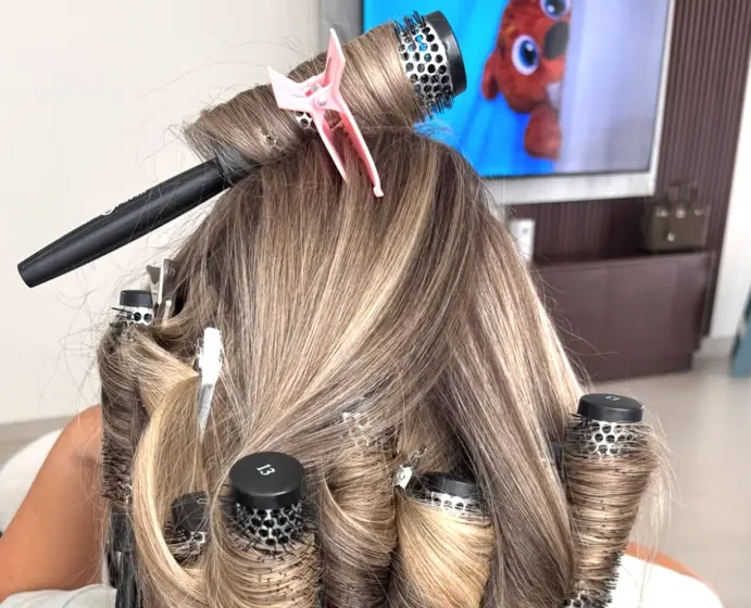 Smooth and sleek blow dry finish