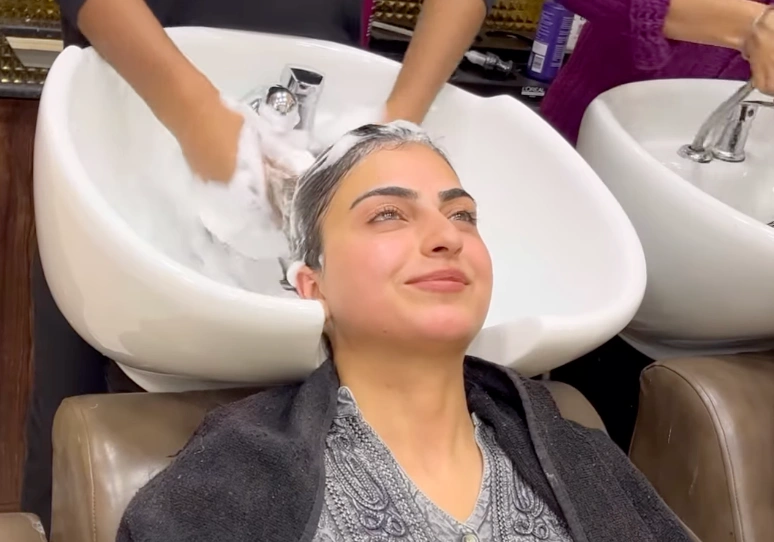 Soothing treatment for a dry and flaky scalp
